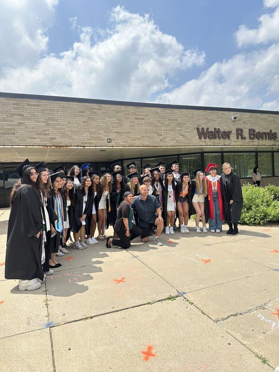 Morgan Fields (@mrsmorganfields) on Twitter photo Senior Clap out for our graduated Bemis Bears was super special! Congratulations!🐻💙 <a href="/HarleenKSingh/">Harleen Singh</a> Senior Clap out for our graduated Bemis Bears was super special! Congratulations!🐻💙 <a href="/HarleenKSingh/">Harleen Singh</a>