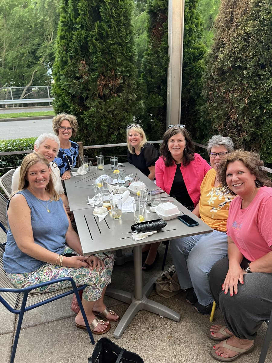 AZ2KYMOM's tweet photo. Hey @seanofthesouth1 The #chapterchicks loved discussing Kinfolk….and Nub and Minnie and Benny and and and….. Thank you for a great book! ✌🏼❤️ 📚 https://t.co/KvO6pZMdOT