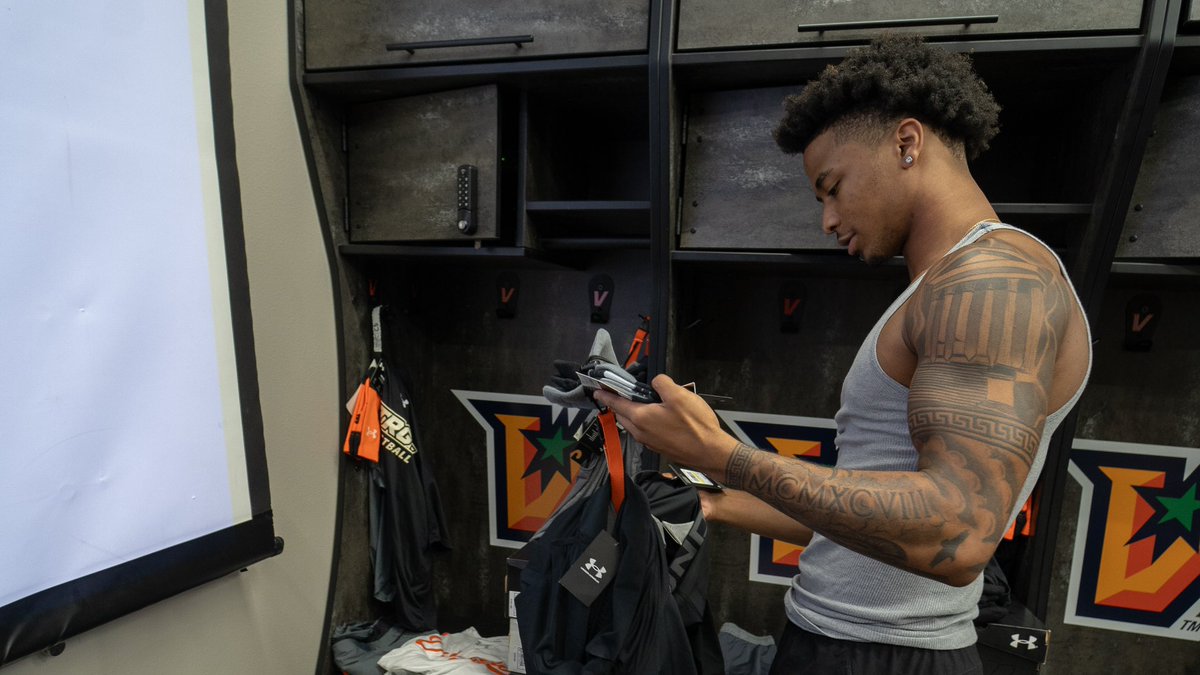 We’re ready 😤

✅ New gear 
✅ First team meeting 
🔜 Workouts/Practice 

#UTRGV #RallyTheValley #EarnedEveryDay