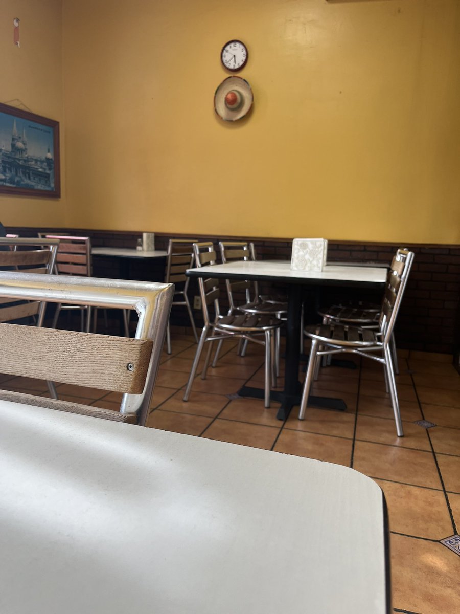 weedloverjoe's tweet photo. You know the Mexican spot is gas when this is how they decorate https://t.co/lBdELCXnF6