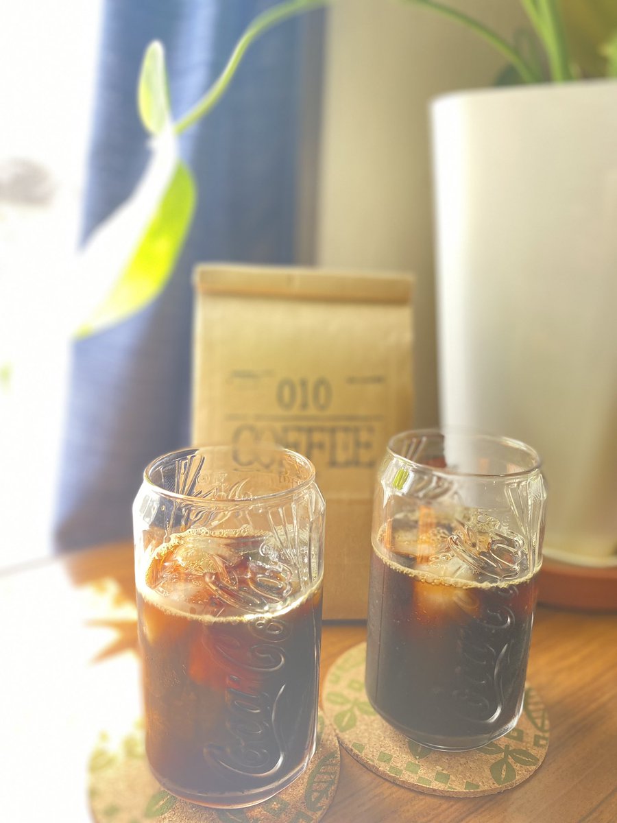 milnln's tweet photo. 010coffee
@ComKagoshimania 
@010coffee 
のアイスコーヒーの大好きなところはガツンとくる苦味と重厚なボディ！
それでいてスッキリ！😆
だからミルクを入れても美味しい！
わたしも娘も大好き https://t.co/s80wECDicU