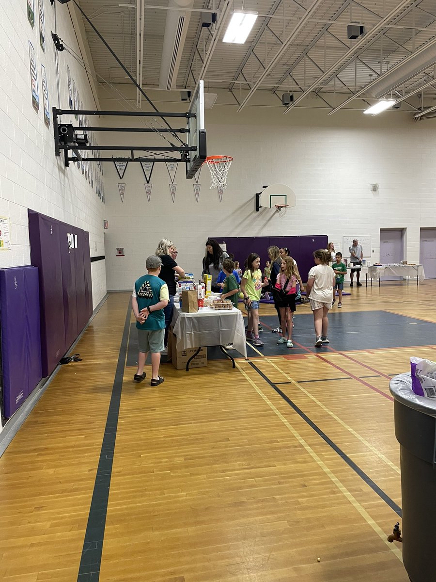 JamesStrathPS's tweet image. Our students in grades 3 and 6 started their morning enjoying our ‘Breakfast of Champions!’ We are so proud of their focus and hard work to demonstrate their learning as they completed the first day of EQAO testing. #wearestrath