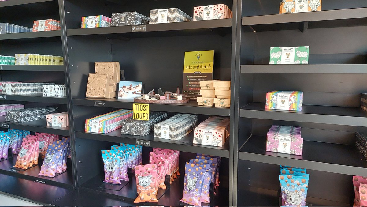 🇮🇸⚓️🍫<a href="/omnomchocolate/">Omnom Chocolate</a>のアイス屋さんでは10才以下の子供は小さなサイズのアイスが無料で頂けました😋🍦 #omnomchocolate #アイスランド