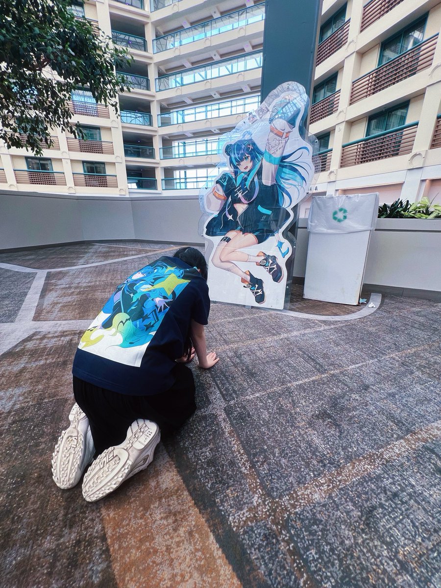 Taffie_tea's tweet photo. GOODBYE OFFKAI ♥︎ it was fun thank you to my friend @AllSoonNoDairy for inviting me again. I will also Cherish my time at offkai. I use his standee as a  @fujikurauruka shrine. With my Uruka t-shirt from @PhaseConnect #urufugang #offkai2024 https://t.co/y6VJR84kbp