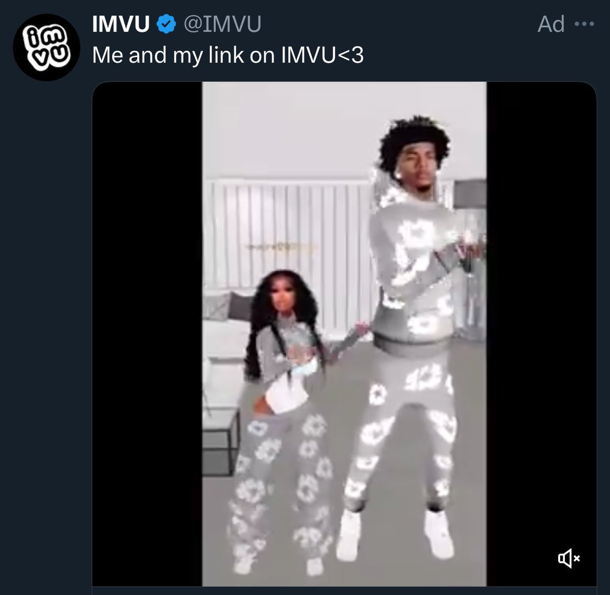 creamachine9000's tweet photo. why is she half his size https://t.co/0CZJJk5qXB