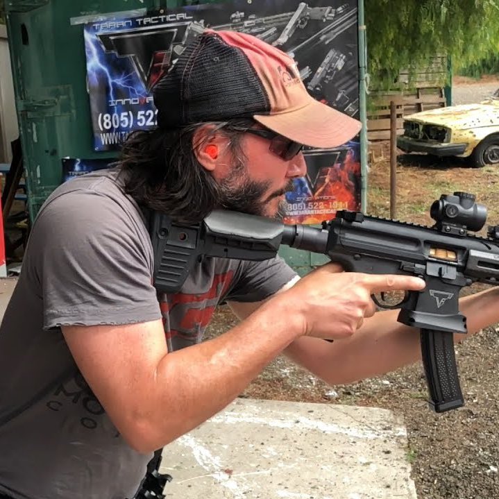 tamoorh's tweet image. Some things you should know about Keanu Reeves before you go hard on your fandom for him 🧵