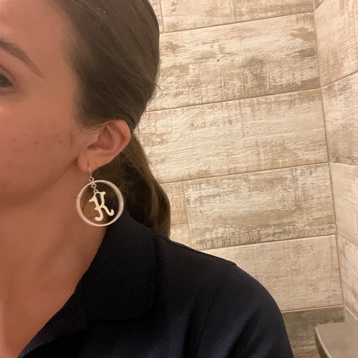 wait__itsKate's tweet image. Hi folks, my name’s Kate. I’ll be your server tonight. 

Oh, what does the K stand for?

Uh… kunt. Yeah, the K is for Kunt.