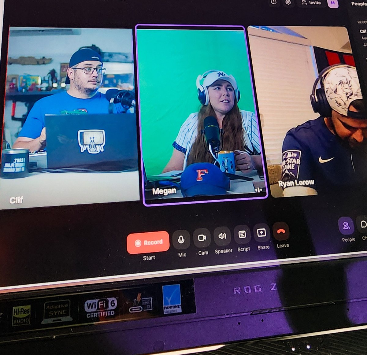 DamnYanks_Pod's tweet photo. We took a breather, but we're posting a new pod in the morning!

🎥: @7ashesprod

#damnyankspod #YankeesBaseball #BronxBombers #MLBHighlights #Chasefor28 #repbx #YankeeStadium  #PinstripePride #yankeestwitter #7ashes #thisisgnv https://t.co/uLqZdylK9D