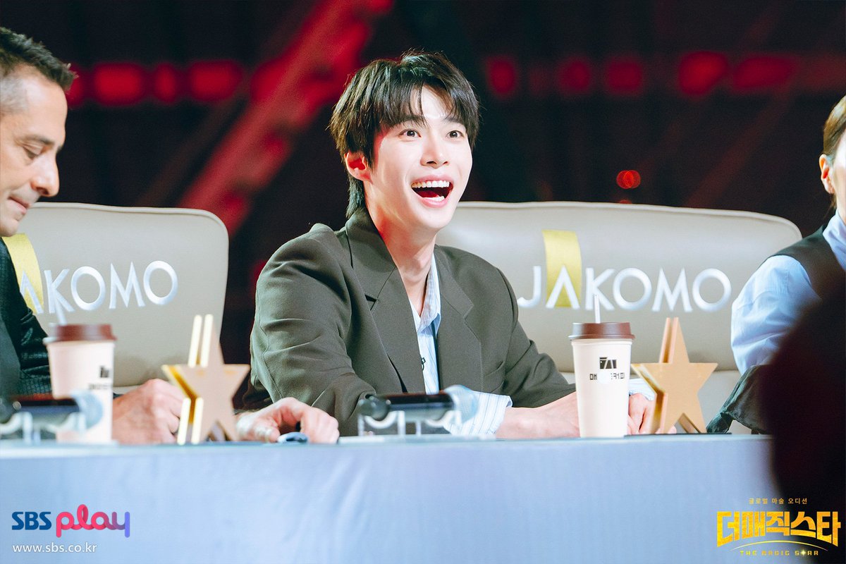 The Magic Star Ep 1 Behind Photos

"NCT Doyoung, Reaction Fairy with Sparkling Eyes"
m.programs.sbs.co.kr/enter/themagic…

#DOYOUNG #도영