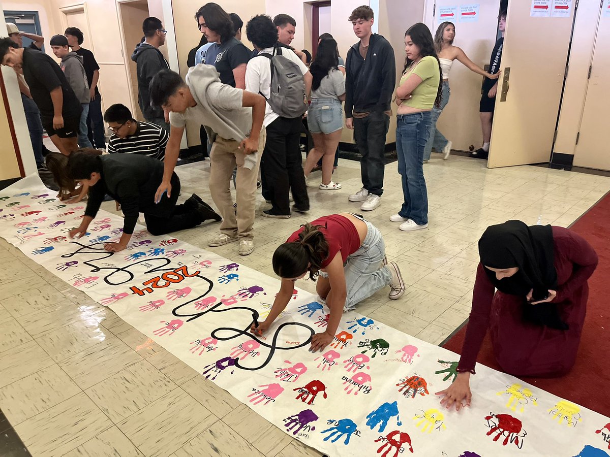 chstoads's tweet photo. It’s Graduation week, which means it’s time for lots of senior bonding. Today was a movie, Yearbook signing &amp; Senior Poster Signing.

#toadpride
#classof2024
#OnceAToadAlwaysAToad🧡 https://t.co/lXRjOcokYK