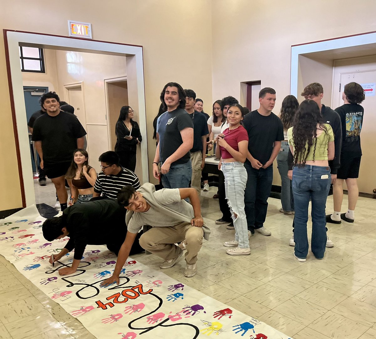 chstoads's tweet photo. It’s Graduation week, which means it’s time for lots of senior bonding. Today was a movie, Yearbook signing &amp; Senior Poster Signing.

#toadpride
#classof2024
#OnceAToadAlwaysAToad🧡 https://t.co/lXRjOcokYK