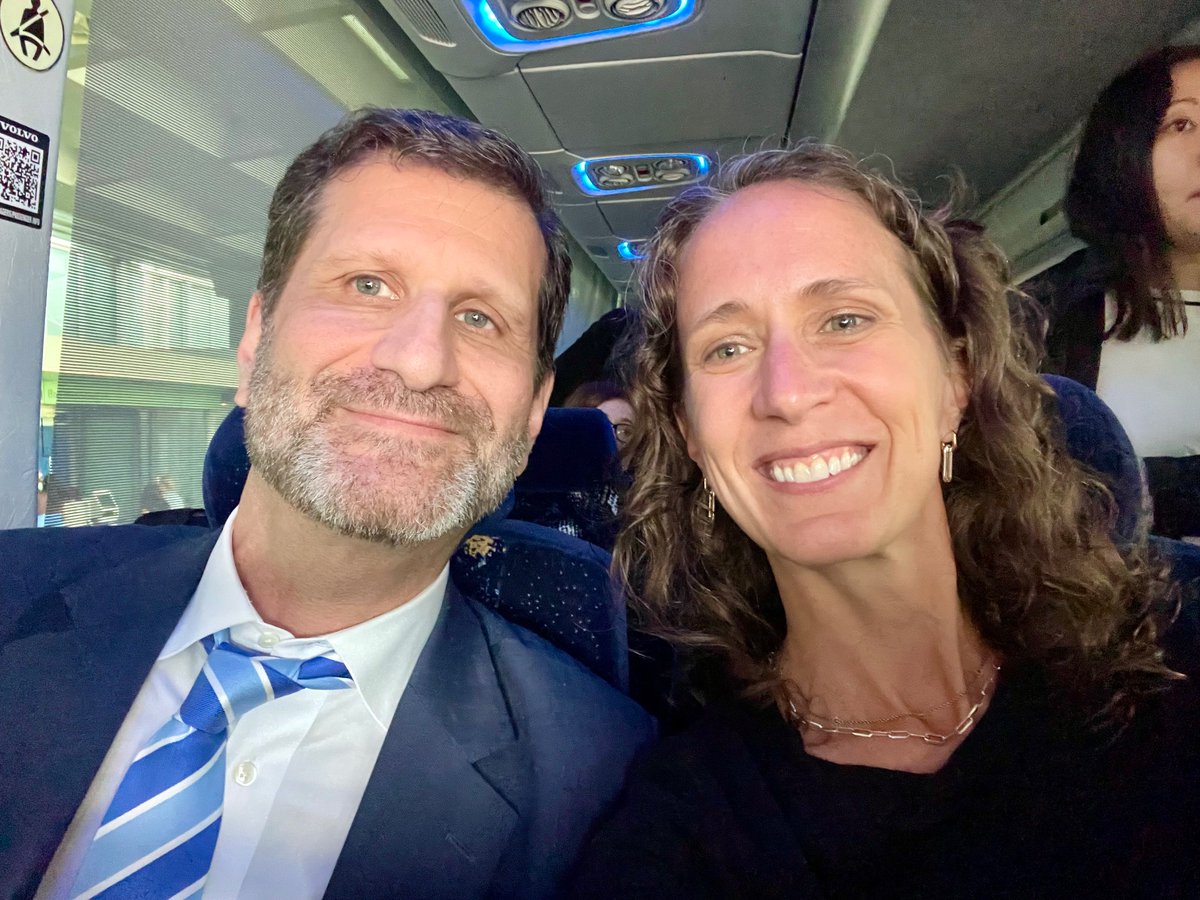 From #ASCO24 GU Rapid Oral Abstract Session to O’Hare shuttle 🚐 - lots of 📊, wisdom, and laughs 🤣from @morr316 today (hands up if stuck on loooong ride to ✈️ today)!