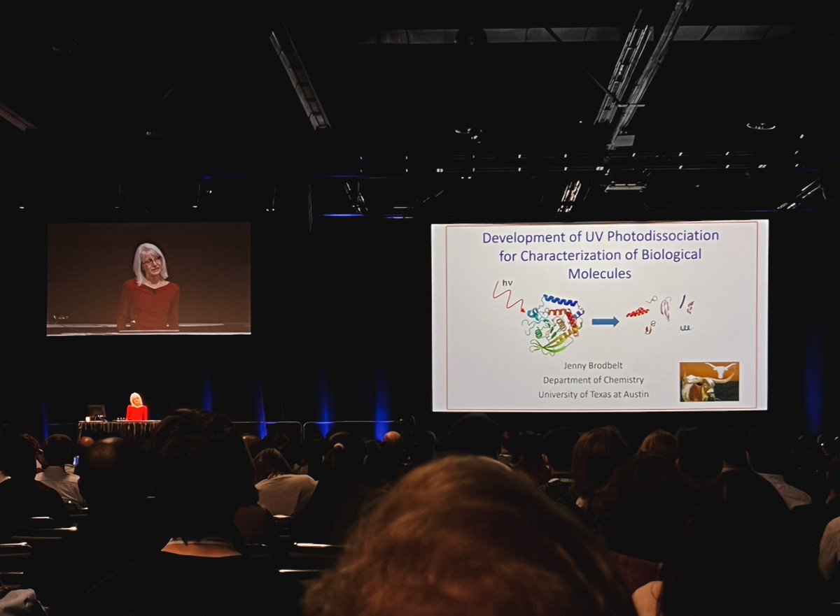 Congratulations Dr. Jenny Brodbelt on receiving the Distinguished Contribution in MS award at #ASMS2024 ! We loved learning about the history of UVPD and are proud to be members of the BrodSquad 💫💜