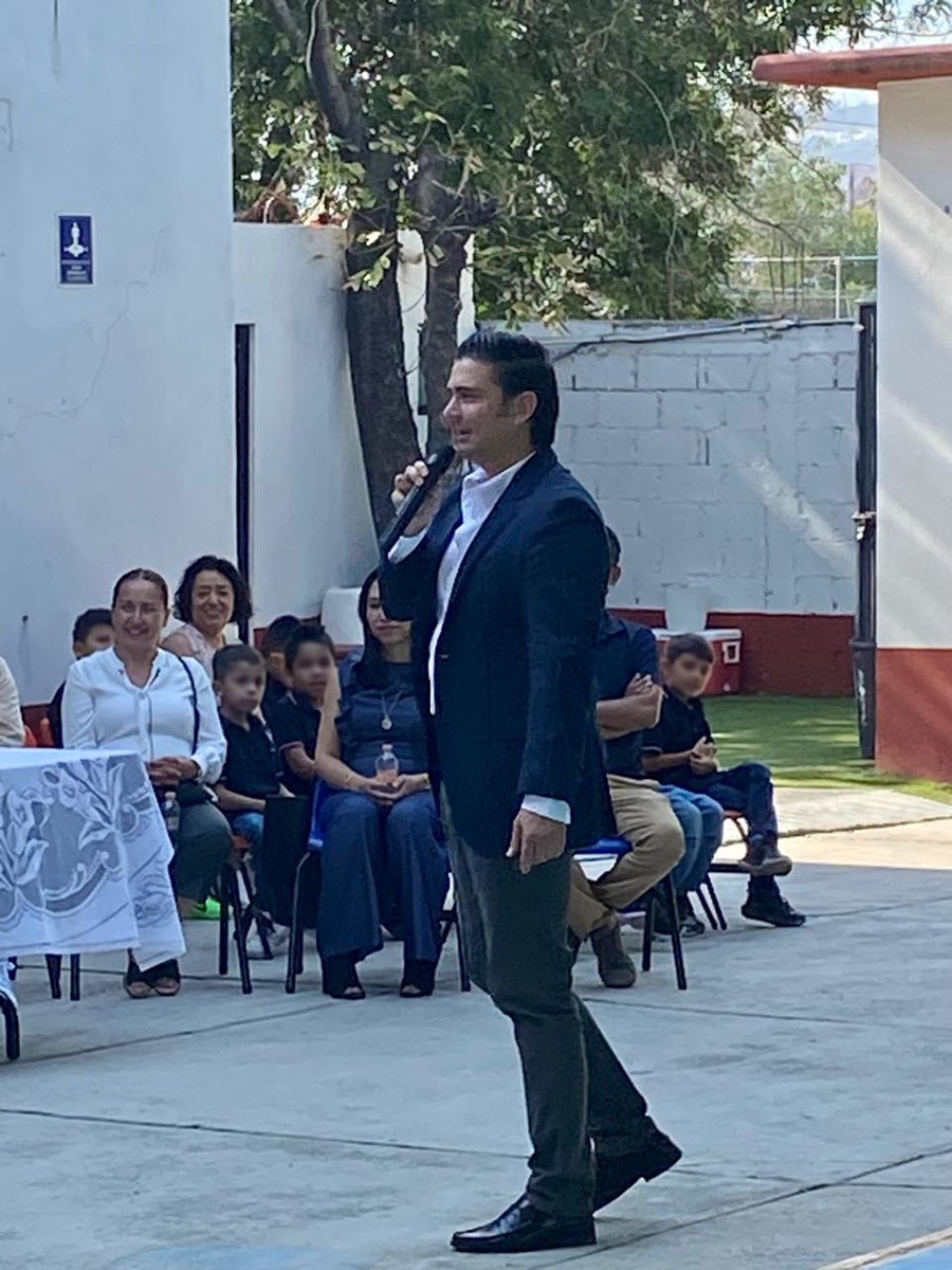 🏫🇲🇽 Comenzamos la semana con valores cívicos en la ceremonia de Honores a la Bandera en la Escuela Primaria y Secundaria Gabriela Mistral. Orgullosos de ser parte de este evento que fomenta el respeto y el patriotismo entre los estudiantes