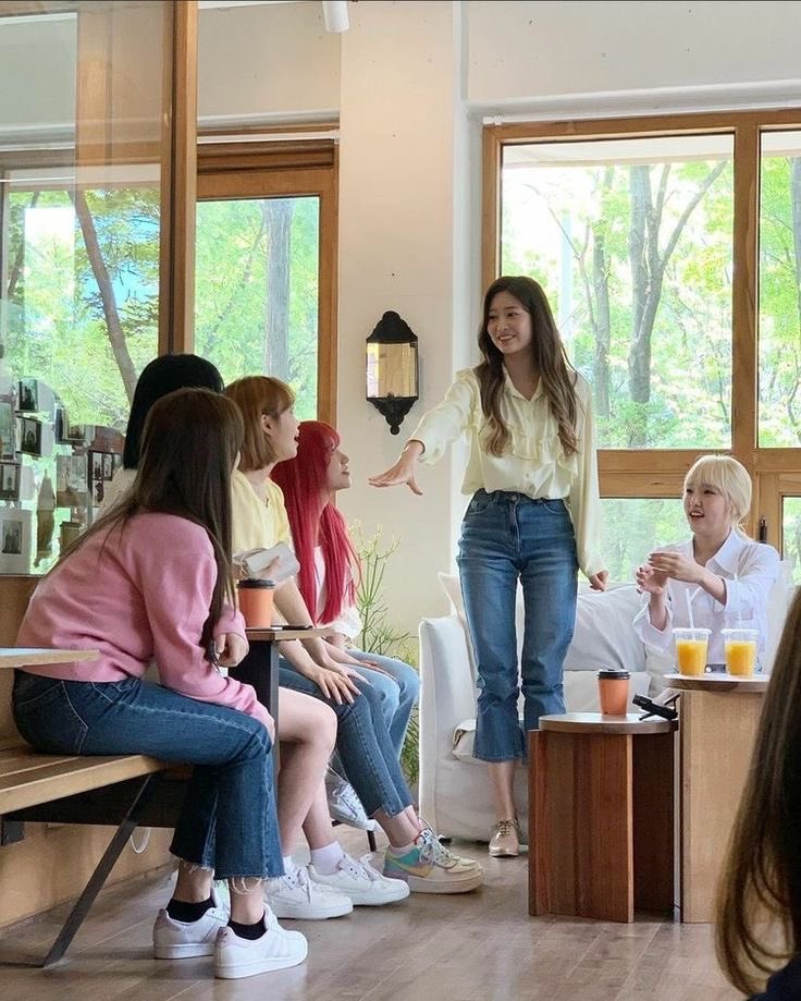 hourly izone tweet media