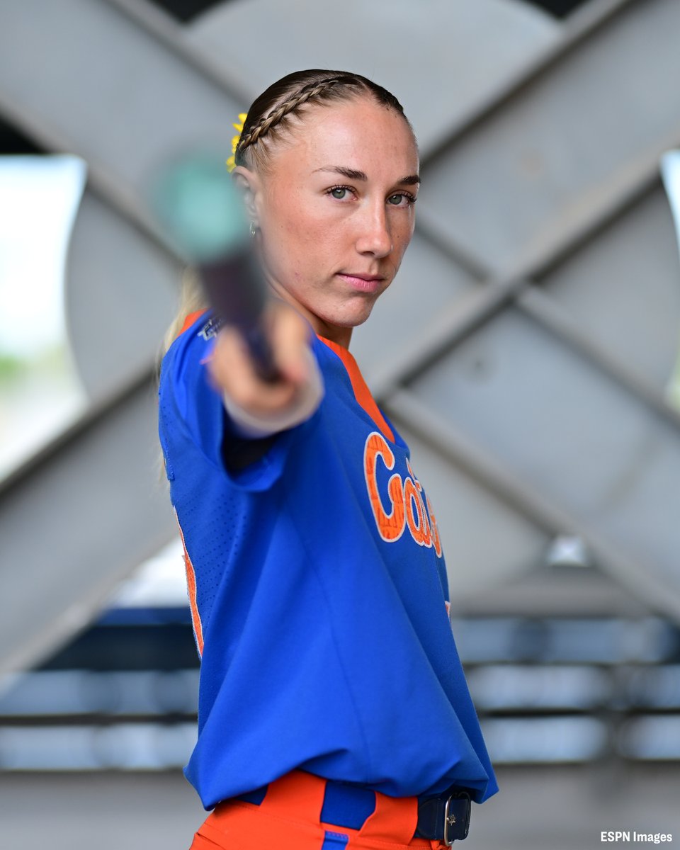 NCAASoftball's tweet photo. WINNER-TAKE-ALL TO THE FINALS ⚔️

(4) @GatorsSB 🆚 (2) @OU_Softball 
📆 Tuesday, June 4
⏰ 2 PM ET
📺 ESPN

#WCWS https://t.co/Dfok5ZxvTo