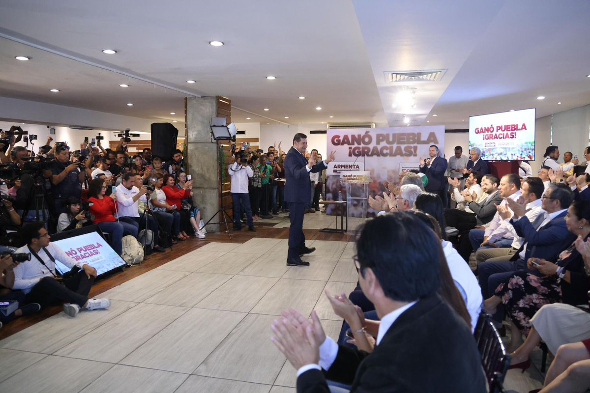armentapuebla_'s tweet photo. ☝🏼Las y los poblanos alcanzamos la votación más grande en la historia de nuestro estado.🗳️

El compromiso que tenemos es grande: buscar la unidad y la inclusión por el bienestar de las familias en Puebla. 
🤜🏼🤛🏼Juntas y juntos lo lograremos. ❤️ ¡Por amor a Puebla, hay que pensar en grande! 🙌🏼