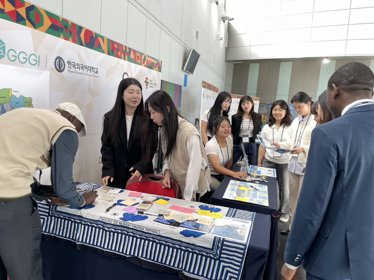 🌱 The exhibit is in full swing! 🌱

#GGGI Side Event Exhibit at the #KoreaAfricaSummit welcomed art, academics and green growth to converge and create new and resilient partnerships 🌎🌱