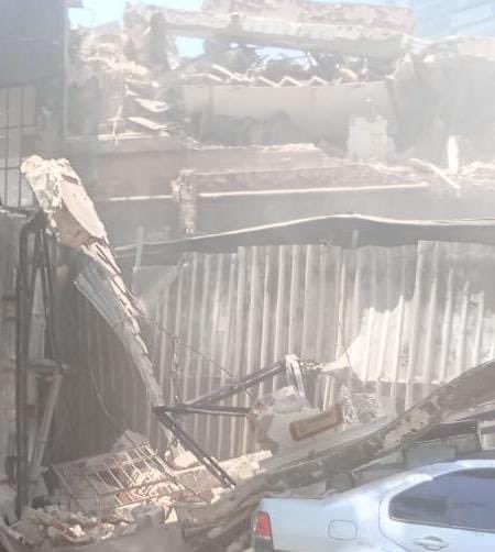 LupitaJuarezH's tweet image. 🔴Se desploma fachada del antiguo centro de espectáculos #ElPatio,durante trabajos de demolición en la col. Juárez,alcaldía Cuauhtémoc. Dos vehículos particulares y un autobús que estaban estacionados resultaron afectados;además, 2 personas sufrieron crisis nerviosa
📸@vialhermes
