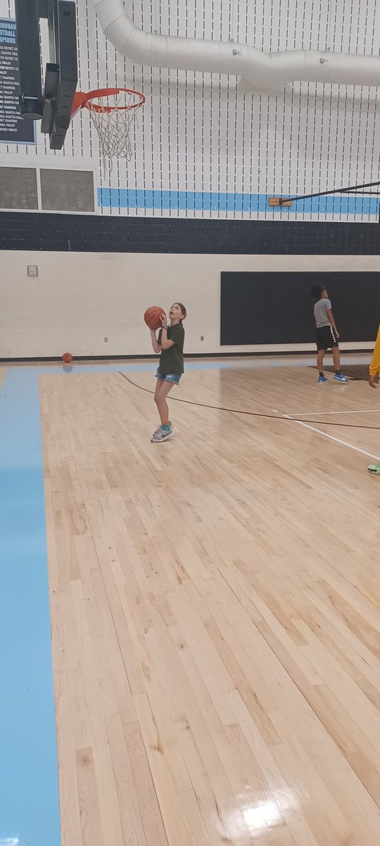 GirlsSeguin's tweet photo. 🏀🐾🏀🐾What a great first day at camp!! The girls ready got after it today! Our Lady Cougars were amazing coaches!! Day 2 tomorrow! It's not too late to sign up! #SAMEDREAM1TEAM #SEGUINNATION 🏀🐾🏀🐾🏀🐾 https://t.co/v7UuJDSUSF