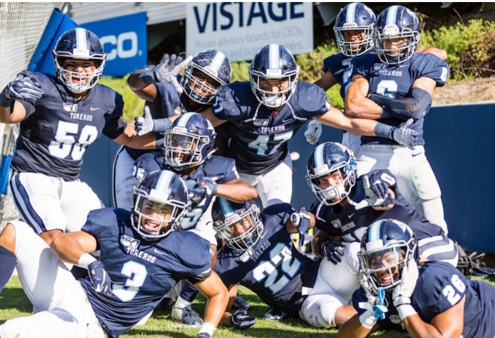 GraysonD75's tweet photo. #AGTG after a great conversation with @CoachDrew18 I’ve been blessed with the opportunity to play for @USDFootball 🌊☀️@ScotsRecruiting @cory_coach @HPSCOTSFB @GamedayScots @AustenJacobs https://t.co/2y93xtnzNc