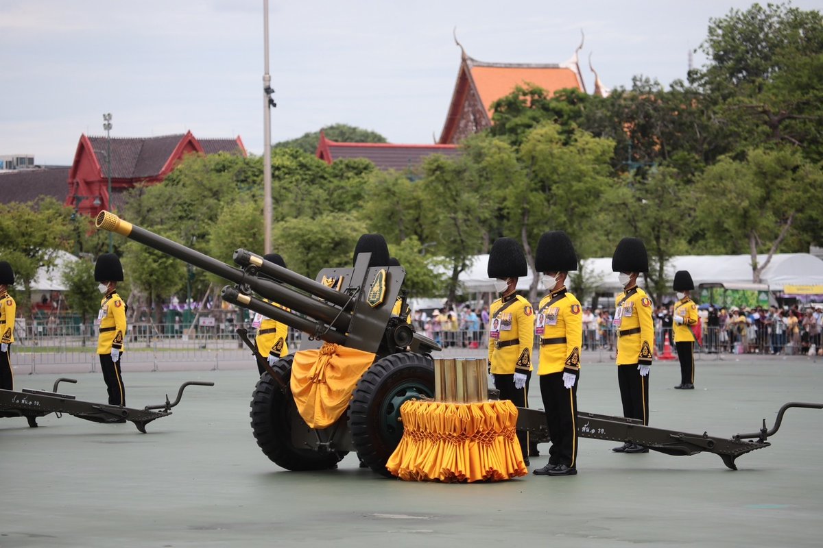 Doca_ThaiArmy's tweet photo. #กองทัพบก ยิงสลุตหลวง เฉลิมพระเกียรติสมเด็จพระนางเจ้าฯ พระบรมราชินี 3 มิถุนายน 2567

กองทัพบก โดยกองพันทหารปืนใหญ่ที่ 1 กรมทหารปืนใหญ่ที่ 1 รักษาพระองค์ ยิงสลุตหลวง 21 นัด เฉลิมพระเกียรติสมเด็จพระนางเจ้าฯ พระบรมราชินี เนื่องในวันเฉลิมพระชนมพรรษา 46 พรรษา ณ ท้องสนามหลวง https://t.co/wGfzA6nERe