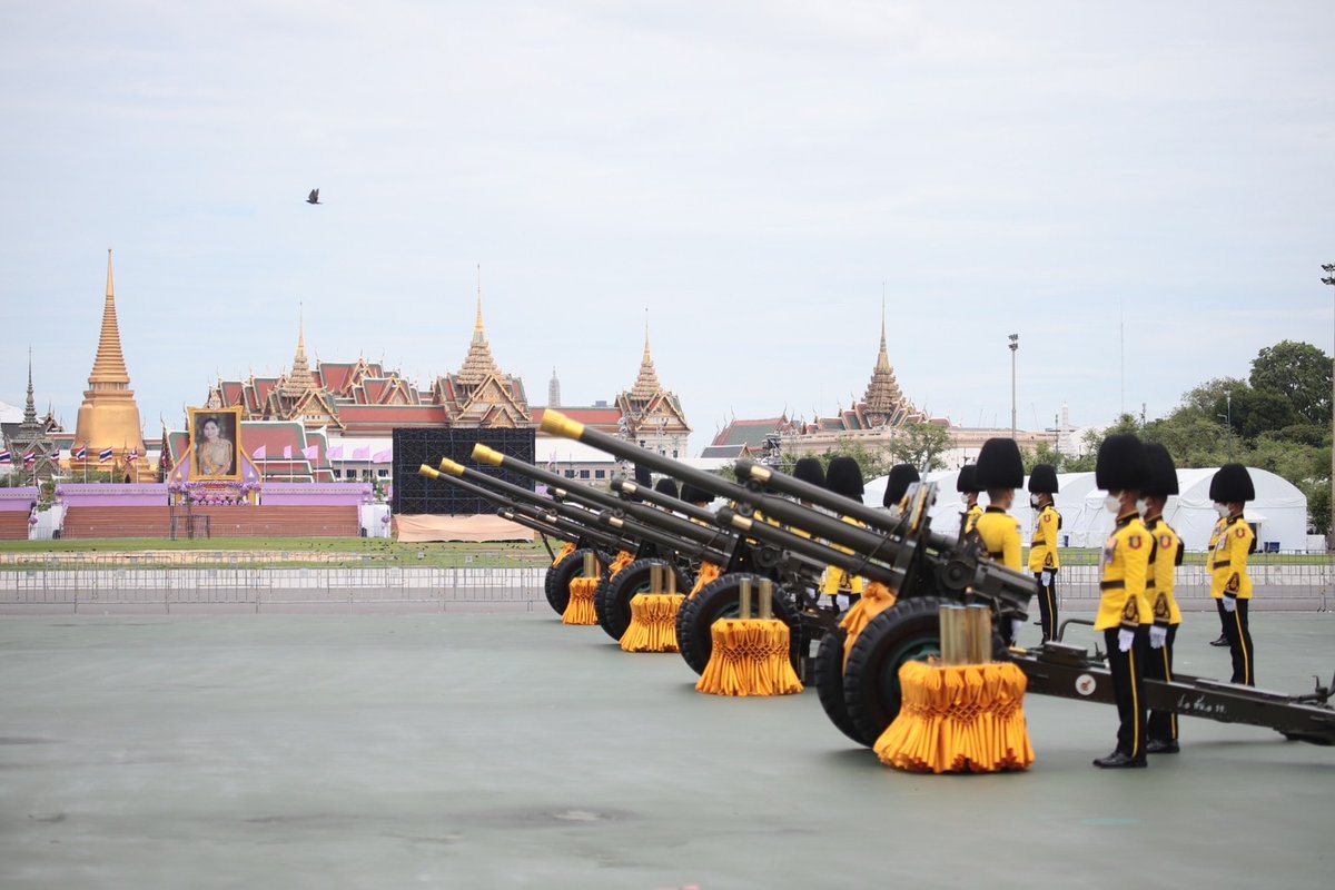 Doca_ThaiArmy's tweet photo. #กองทัพบก ยิงสลุตหลวง เฉลิมพระเกียรติสมเด็จพระนางเจ้าฯ พระบรมราชินี 3 มิถุนายน 2567

กองทัพบก โดยกองพันทหารปืนใหญ่ที่ 1 กรมทหารปืนใหญ่ที่ 1 รักษาพระองค์ ยิงสลุตหลวง 21 นัด เฉลิมพระเกียรติสมเด็จพระนางเจ้าฯ พระบรมราชินี เนื่องในวันเฉลิมพระชนมพรรษา 46 พรรษา ณ ท้องสนามหลวง https://t.co/wGfzA6nERe