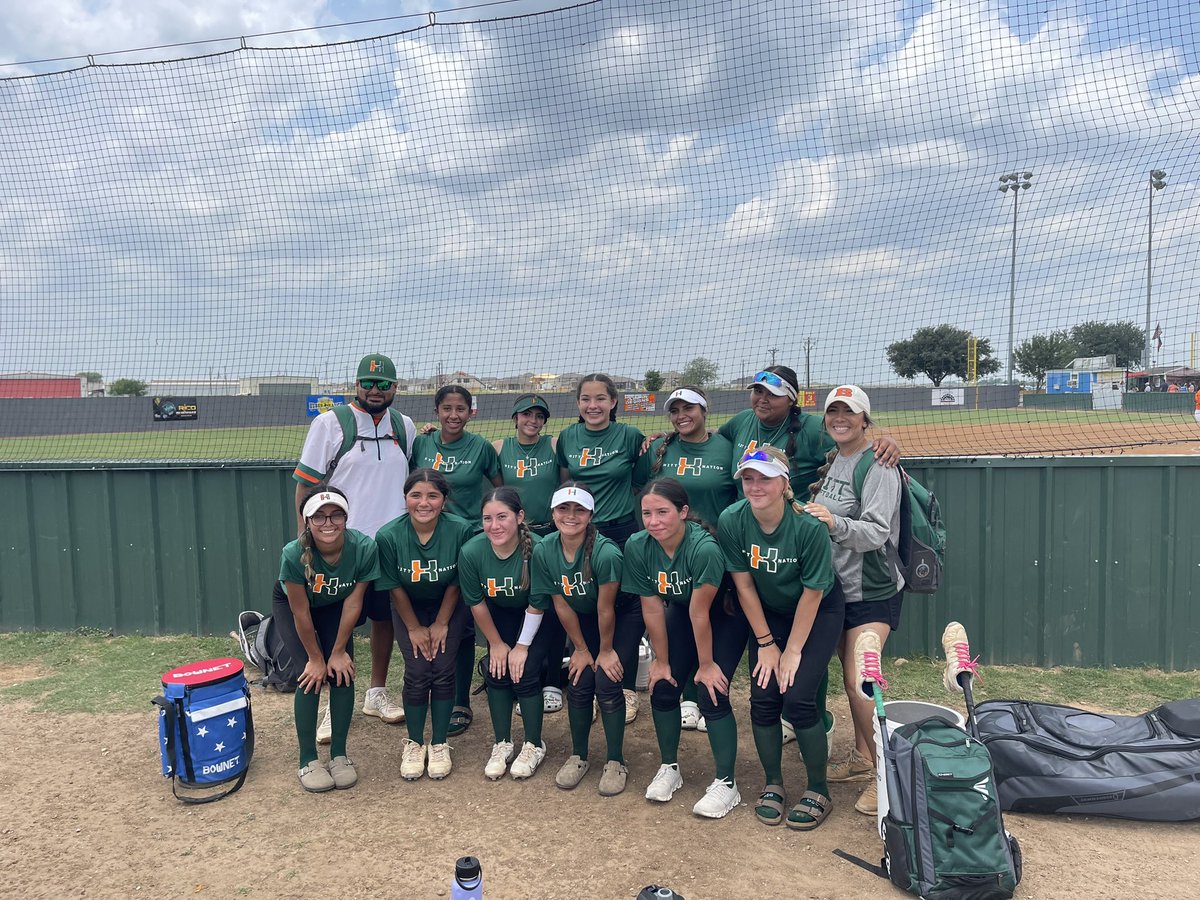 JadeTubig's tweet photo. What a great weekend in Seguin! A 3-Run bomb 💣 to start the summer season!! 🧡 💚 #HittNation  @coachcanaba @CoachSingTexas @BissaroCoach @TRsoftball @TRsportsbooster @redlinesatx https://t.co/7uEH0AVzCO