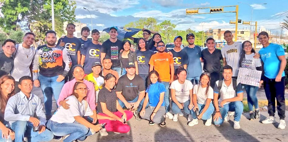 #3Junio | Hoy salimos en Unidad a las calles de #CiudadBolivar a convocar a los Bolivarenses al Encuentro con la líder opositora <a href="/MariaCorinaYA/">María Corina Machado</a> y <a href="/delsasolorzano/">Delsa Solorzano</a> este #5Junio en la esquina de Tijuana.

¡Vamos a demostrar de que está hecho Bolivar!

#UnidosSomosMejores