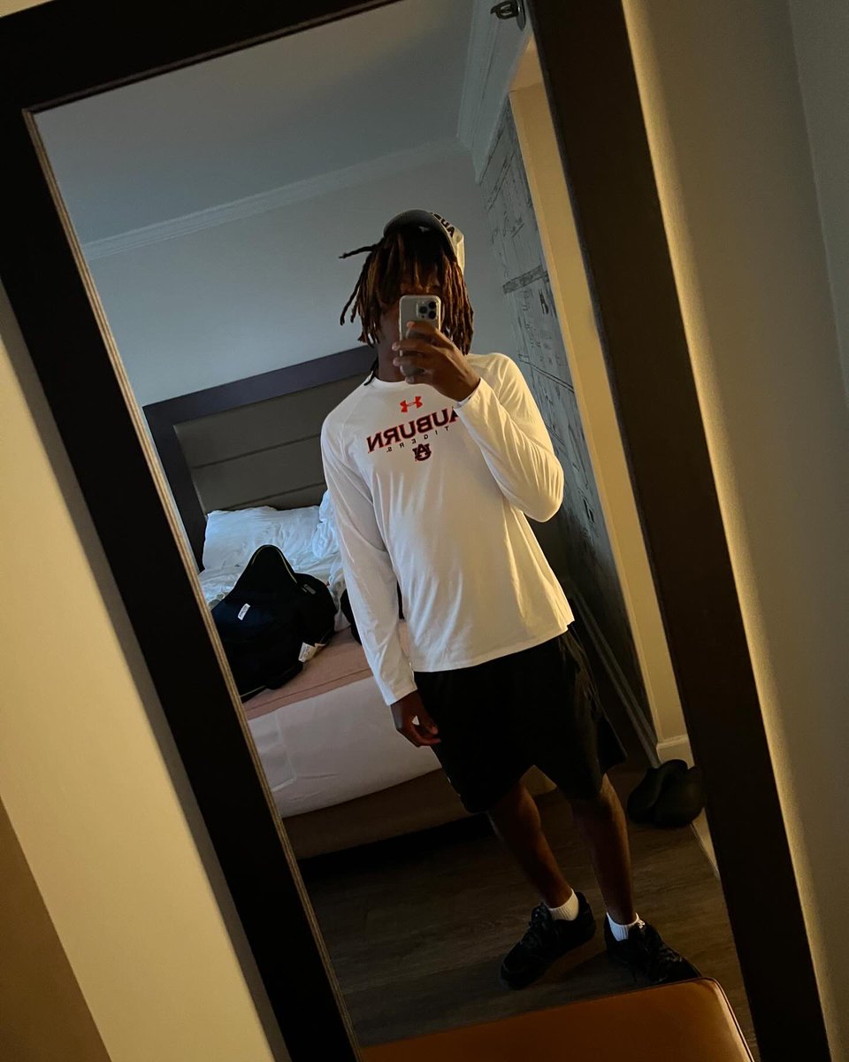 Letroyy_'s tweet photo. Great time at Auburn this weekend . Can’t wait to be back 
@Coach_Jiannoni @WillRedmond_AU @CoachKellyAU #WDE https://t.co/2Gd9mdOBIh