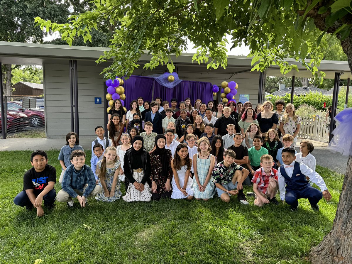 MsKoontzMDUSD's tweet photo. Itโs a special day when your first class celebrated their last day! These cuties were kinders when I arrived @Gregory_Gardens in 2019! Look at them now! Itโs been an honor and so so much fun to watch this crew grow up! ๐๐ #OnceAGATOR #AlwaysAGATOR https://t.co/JALCSt0Z0r