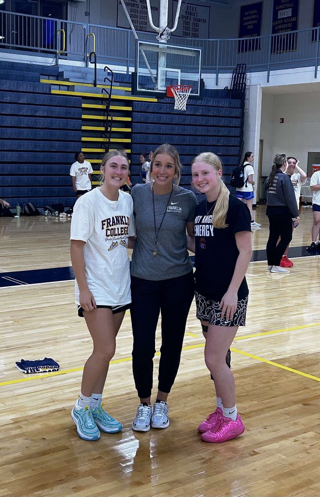 brooklynngray24's tweet photo. Thank you @_CoachJess for an amazing camp! @FCGrizWBB @vjhAlways100 https://t.co/ZQG1vkbWNf