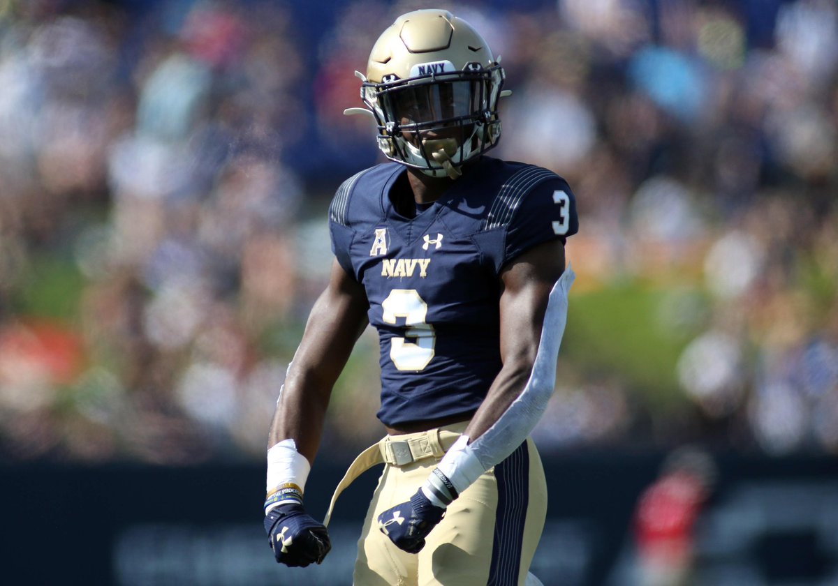 After a great conversation with <a href="/NavyCoachYo/">Mick Yokitis</a> I’m blessed to receive an offer from the Naval Academy ⚓️💙 <a href="/CoachGeorge5/">Tom George</a> @CAHS_FOOTBALL17