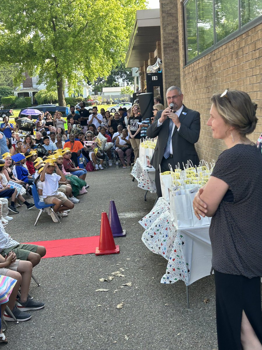 MsWhitney_kdgn's tweet photo. Another awesome @MSSjaguars kindergarten graduation in the books. A huge thank you goes out to our @NASDSuper for supporting our graduates! What an awesome night!! https://t.co/wayg8IiB20