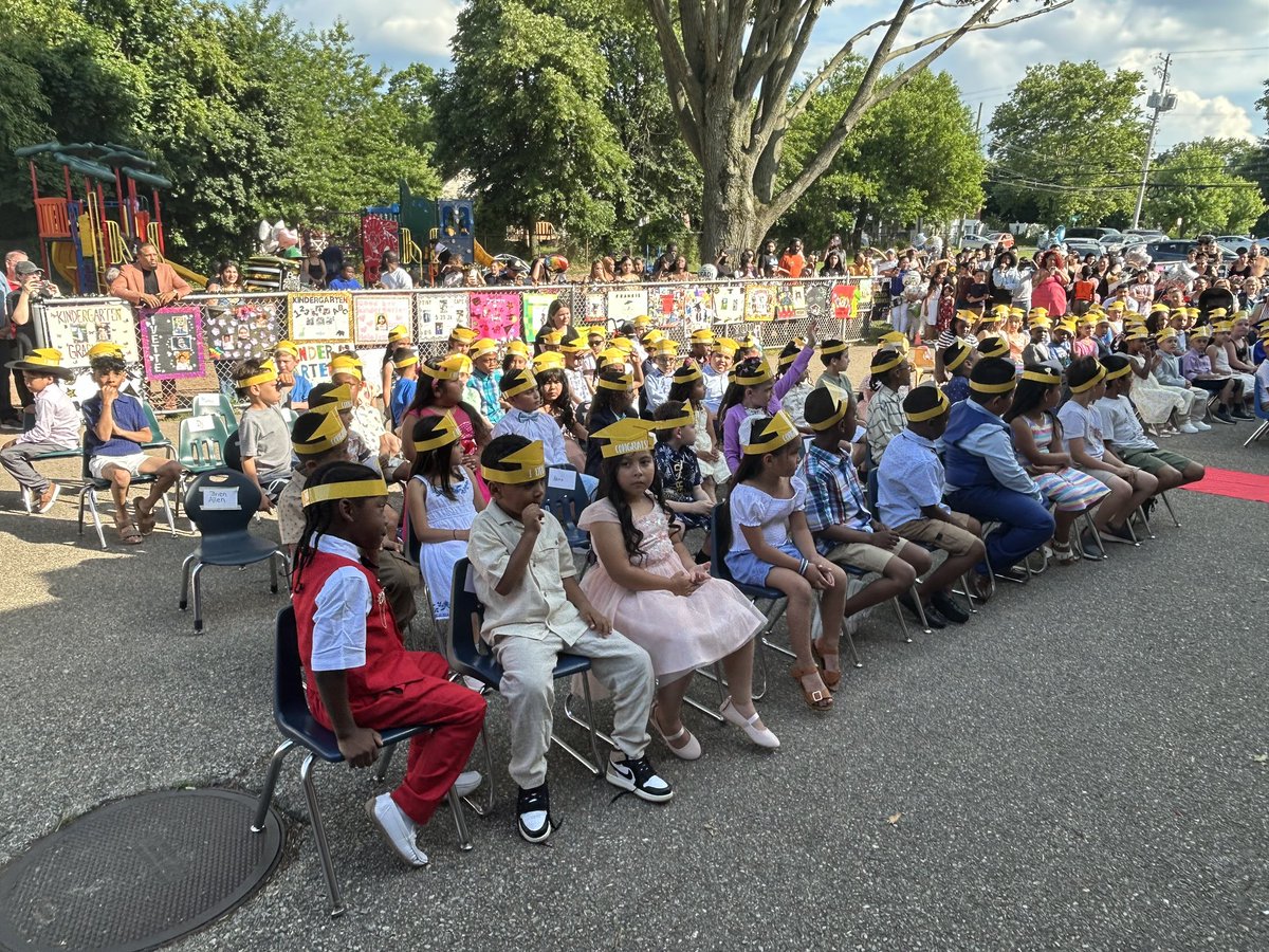 MsWhitney_kdgn's tweet photo. Another awesome @MSSjaguars kindergarten graduation in the books. A huge thank you goes out to our @NASDSuper for supporting our graduates! What an awesome night!! https://t.co/wayg8IiB20