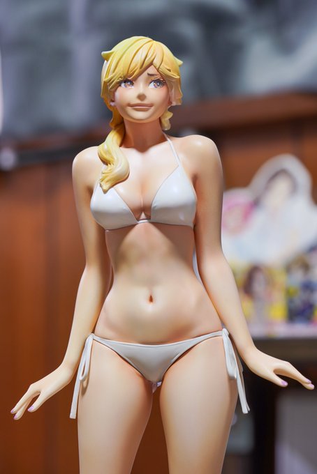 朝の真琴ちゃん撮影会。おっぱい寄せ。 