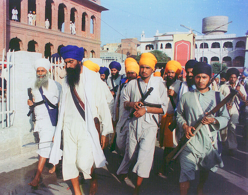 ਜਿਨ੍ਹਾਂ ਚੁੱਕੇ  ਸੀ ਹਥਿਆਰ ਓਨਾ ਨੂੰ ਬਾਣੀਆ ਵੀ ਕੰਠ ਸੀ ਜਿਹੜੇ  ਸੀ ਸਿਪਾਹੀ ,ਉਹ ਪਹਿਲਾ ਬਣੇ  ਸੰਤ ਸੀ ਓਹਨਾ ਕੀਤੀ  ਨਹੀਂ  ਮਰਜੀ ,ਬਸ ਹੁਕਮ ਨਿਭਾਇਆ ਸੀ ੳਹਨਾ ਨੂੰ ਦੇਣ ਲਈ ਸਹਾਰਾ ,ਖੁਦ ਬਾਜਾਂ ਵਾਲਾ ਆਇਆ ਸੀ #NeverForget1984