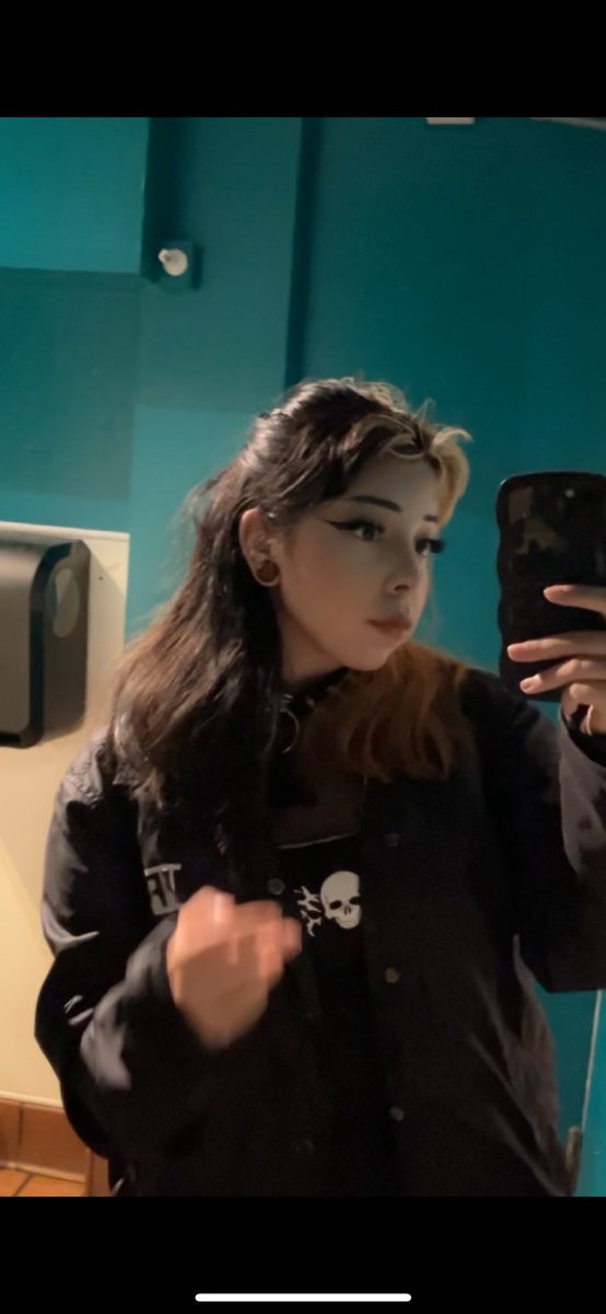 LuuSilly's tweet image. :3 hello! just checking in!