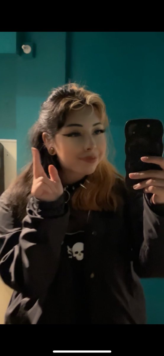 LuuSilly's tweet image. :3 hello! just checking in!