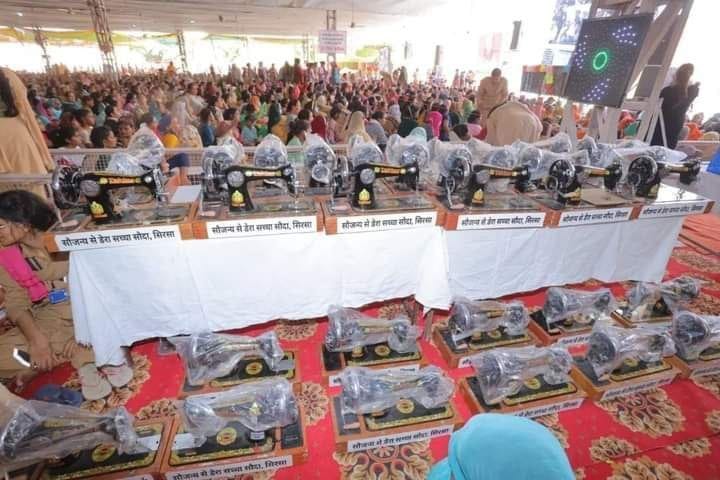 PoojaInsaa77's tweet photo. Self Esteem initiative was started by Ram Rahim ji to improve the lives of women and provide them employment, under which the followers of Dera Sacha Sauda provide free training in tailoring, embroidery, weaving etc. to the needy women.
#WomenPower https://t.co/rU7T6s1DqM