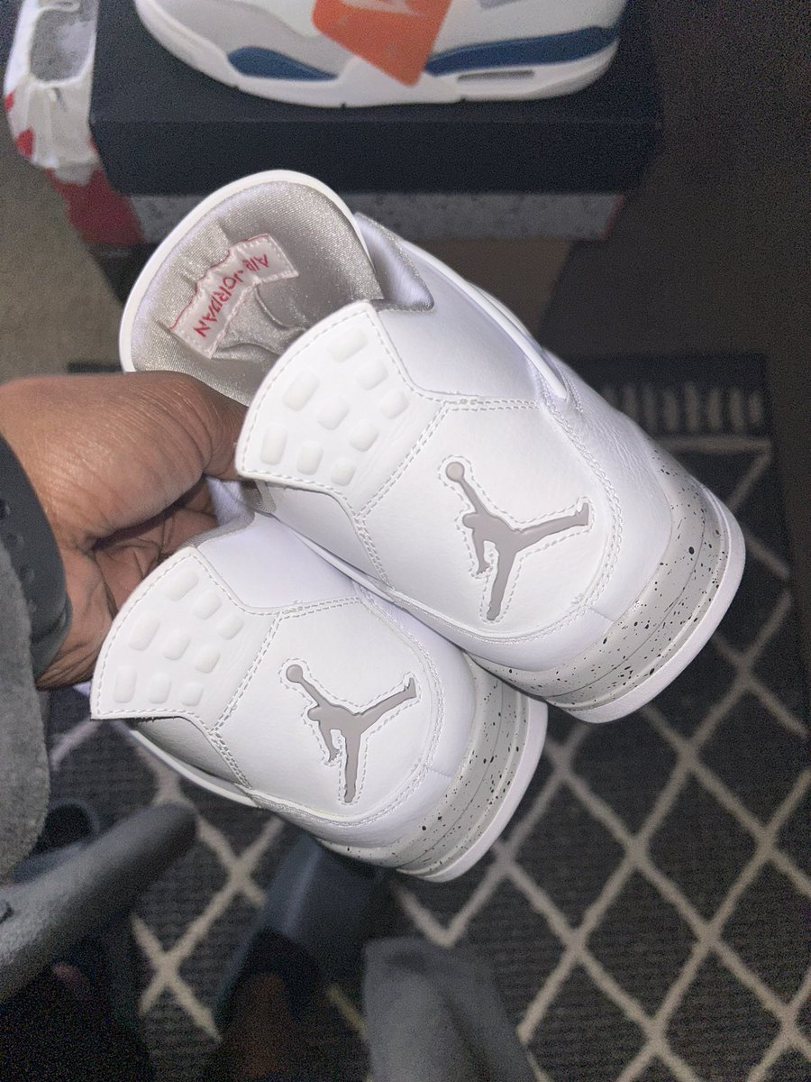 DinoStaxkzkixkz's tweet photo. Story of Dino Lyfe all I need and some #yzyslides #letgoo #yolo #keeprockingkicks #oreo4 #jordan4oreo #techwhite4s #oreo4s #nikejordan #industrial4s #militaryblue4s @DinoStaxkzkixkz @snkr_twitr @dm_handy @MattyH819 #foamrnrs #yezzy4life @theyeezymafia @kingstaccz ๐ฏ๐ค๐ฆ๐ฅถ๐ https://t.co/sQ3hZoDYnr