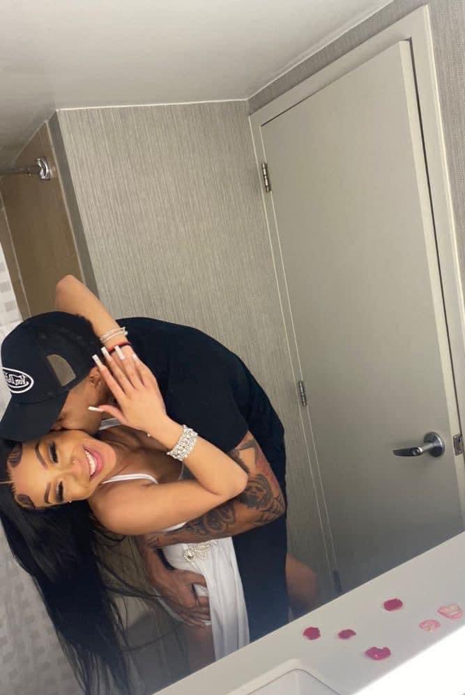 the correct way to greet your woman 🥰