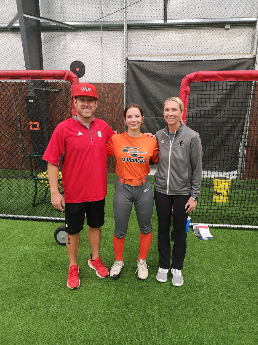 HintonCharlie10's tweet photo. Had a great time at the Pitt State Elite Prospect Camp. The players and coaches were all great. Learned a couple new hitting techniques. Thank you Coach Jenny and Brad Fuller. @Gorilla_SFB @DC_Monarchs @dc_fastpitch https://t.co/mJlwnNTzWx