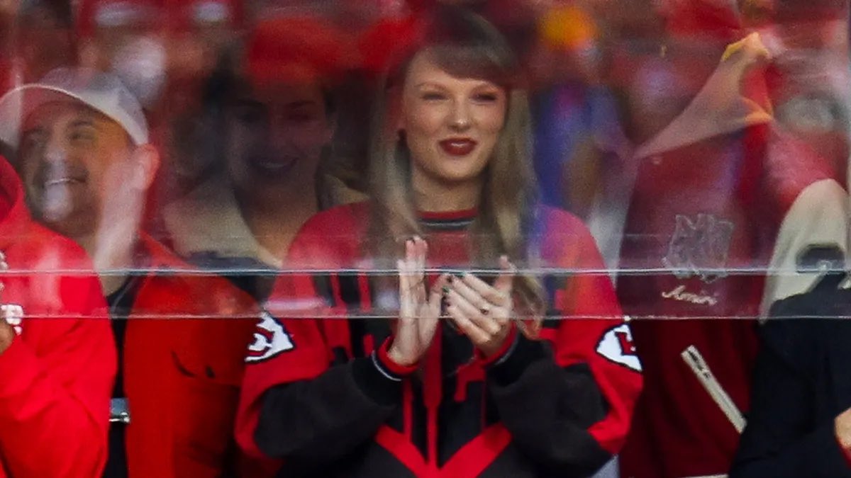 swftisa's tweet photo. every chiefs game taylor swift has been too since september 2023 - https://t.co/8t3VTpOyl8