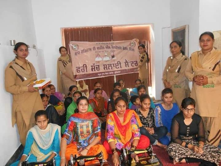 IshantSunaria's tweet photo. Woman plays a major role in the national economy. Dera Sacha Sauda providing free vocational training to women’s like stitching etc under Self Esteem initiative started by Ram Rahim Ji.
#WomenPower https://t.co/fT42tBHcOa