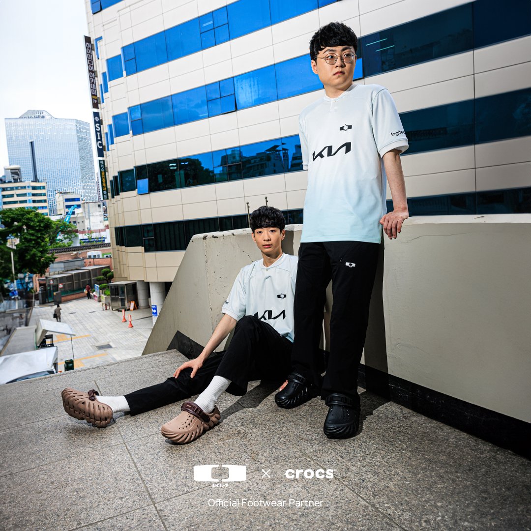 DplusKia's tweet photo. [Dplus KIA X Crocs]

Dplus KIA가 혁신적인 캐주얼 풋웨어 브랜드 크록스와 공식 파트너십을 체결했습니다.

선수단은 크록스 제품을 착용하고 경기에 나서며,
일상생활에서도 크록스 제품과 함께할 예정입니다.

‘크록스’와 ‘Dplus KIA’의 새로운 여정에
팬 여러분의 많은 응원 부탁드리겠습니다.

Dplus KIA has signed an official partnership with innovative casual footwear brand Crocs.

The players will wear Crocs products during games and will also incorporate Crocs products into their daily lives.

We ask for your continued support for the new journey of Crocs and Dplus KIA.

#DplusKIA #DKWIN #LetTheShowBegin #Crocs