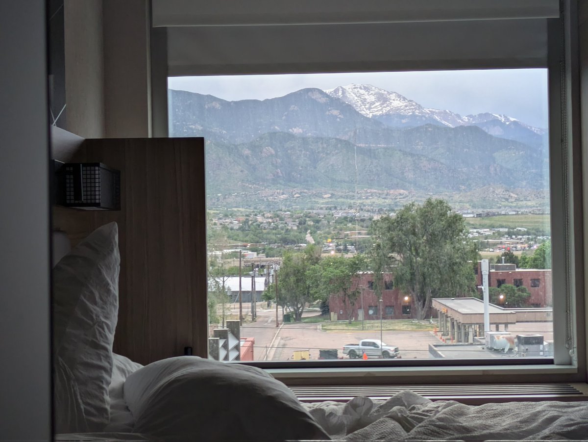 That's the view outside the hotel window bud.....   Will be waking up to it in about 8!