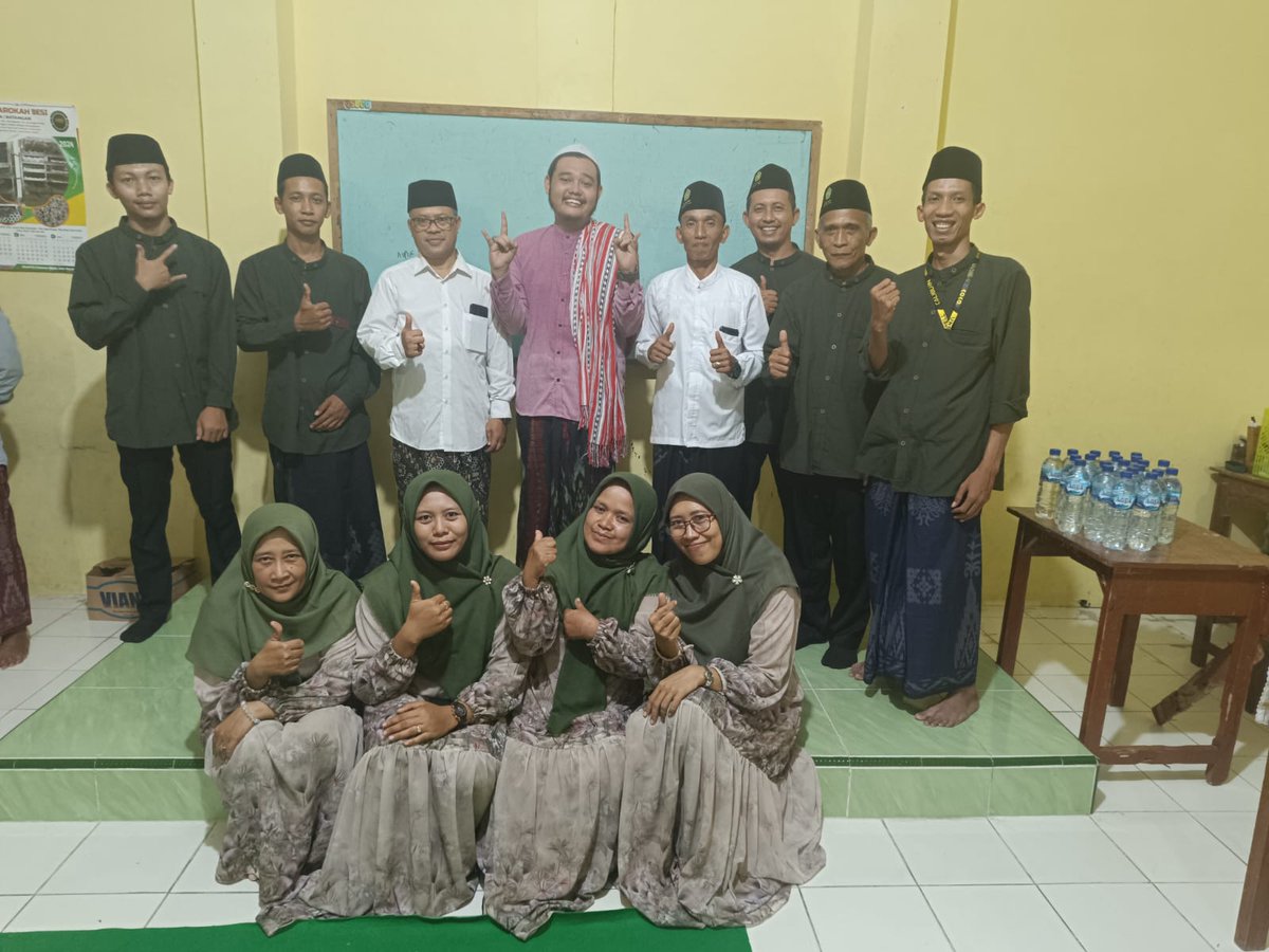 MSimorejo's tweet photo. MI Sholbiyah Bersholawat Bersama habib Abdurrohman Bin Abdulloh Al-Atthos https://t.co/vx3SzIFpuY