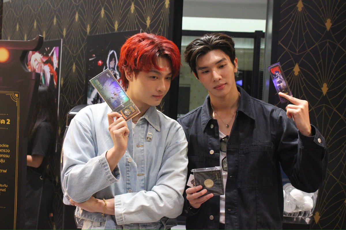 Longgun_7's tweet photo. Happy TuesdaY🌸💐
#longgun
#longlee
#gunnapatn
#หล่งกัน https://t.co/QByhx6sYbs