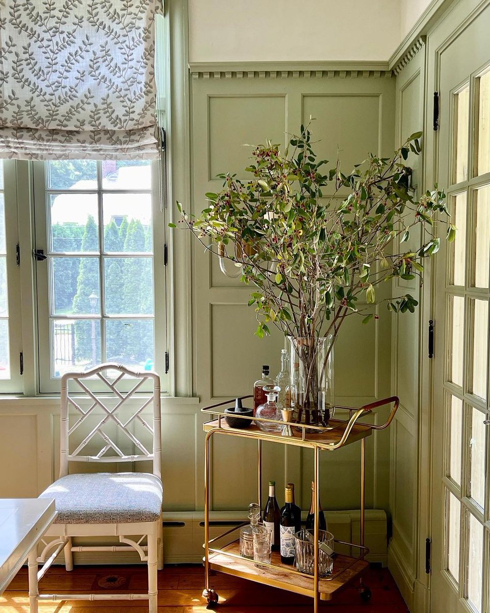 Escape into serenity! Explore the tranquil oasis curated by @jenniferhuschdesign &amp; @brookekatzinteriors, where every morning is pure bliss.

Featured: Kravet Basics 35792-15 and Kravet Smart 35972-517
Photographer: @lauramossphotography